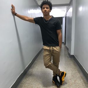 Meet your Posher, Luis